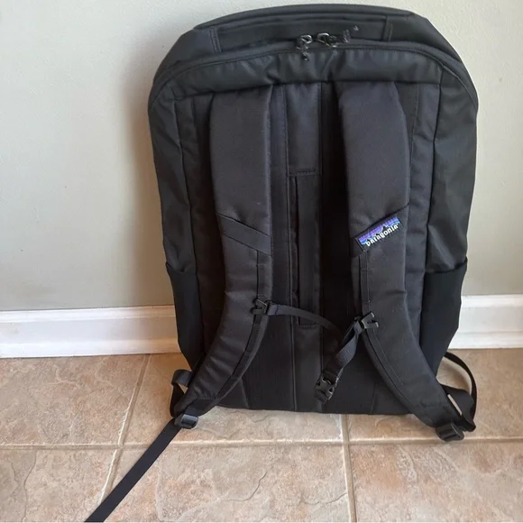 Patagonia Black Hole Pack 25L backpack - Matte Black *Logo* - Picture 2 of 5